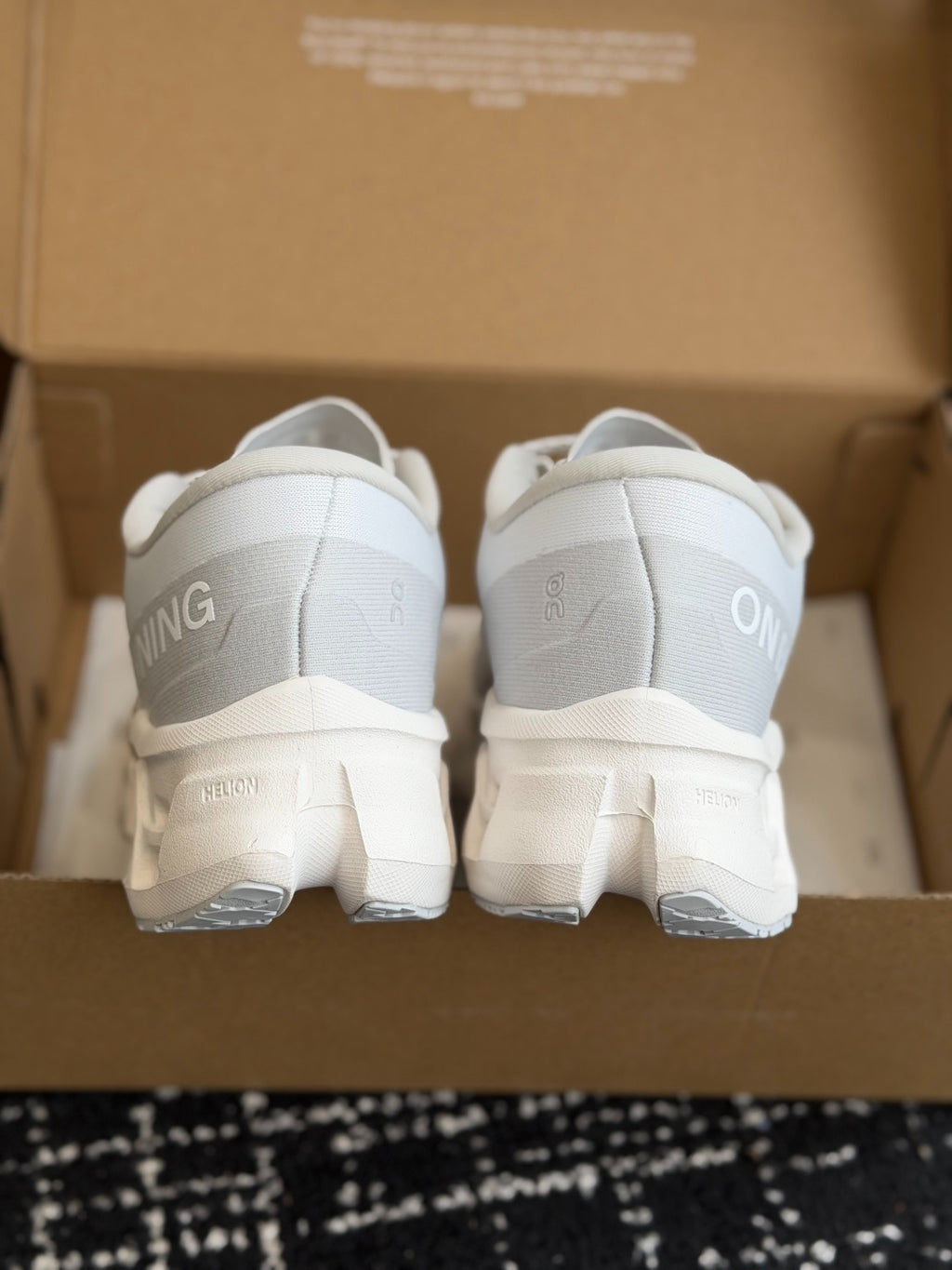 On Cloudmonster Pure White Silver Shock Absorbing Sport Shoes Breathable Mesh Athletic Trainers