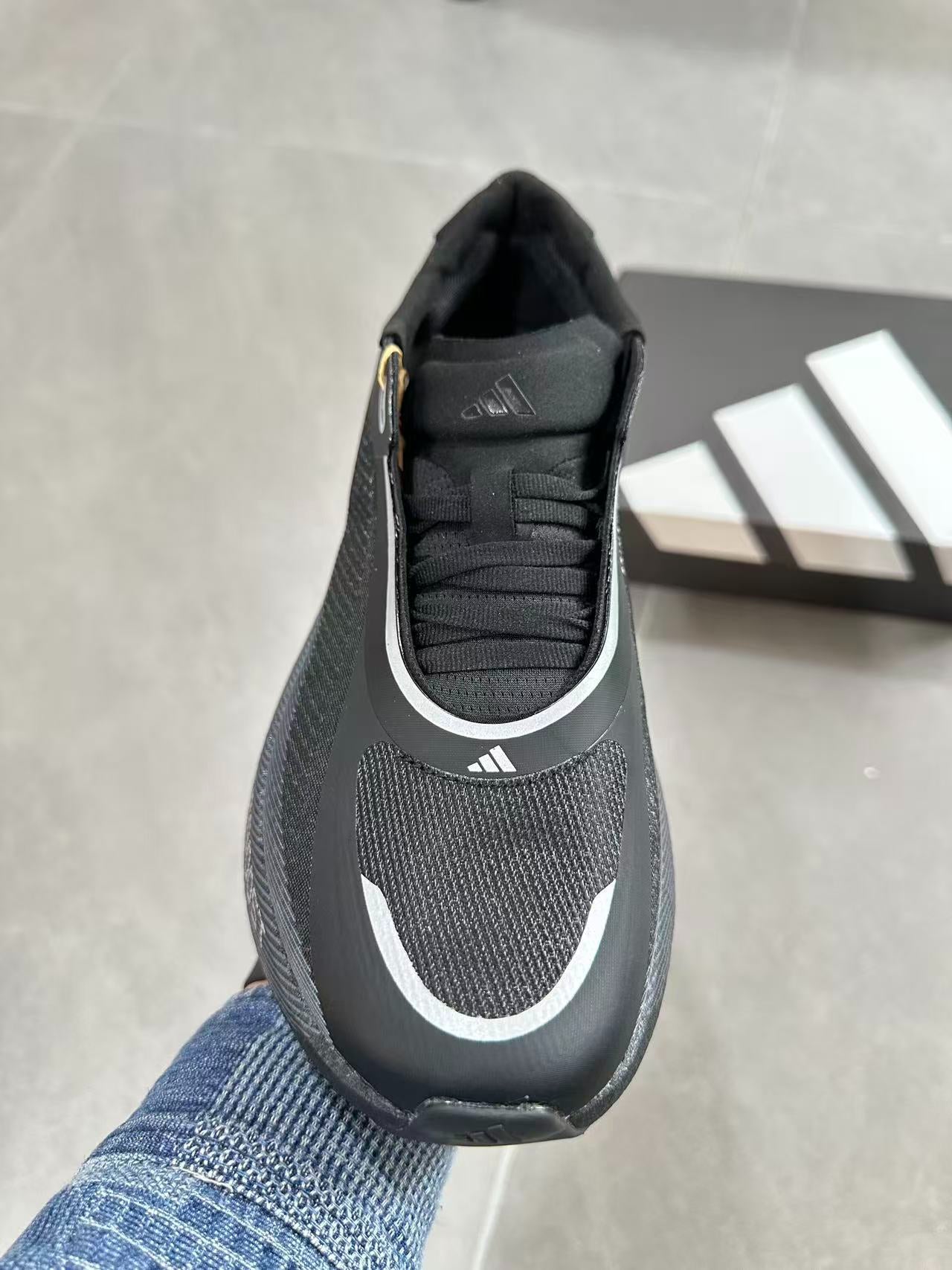 Adidas HYPERBOOST EDGE Black / Grey colorway