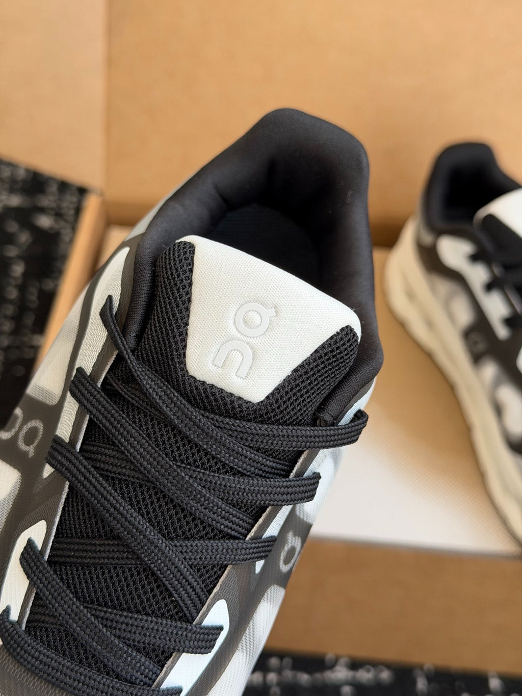 Cloudtilt Remix Black White Cloud Cushion Running Sneakers Contrast Color Commuter Shoes