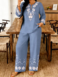 A Loose-fitting Top with a Small V-neck, Paired with Casual Pants, Makes a Perfect Outfit for Casual Attire.