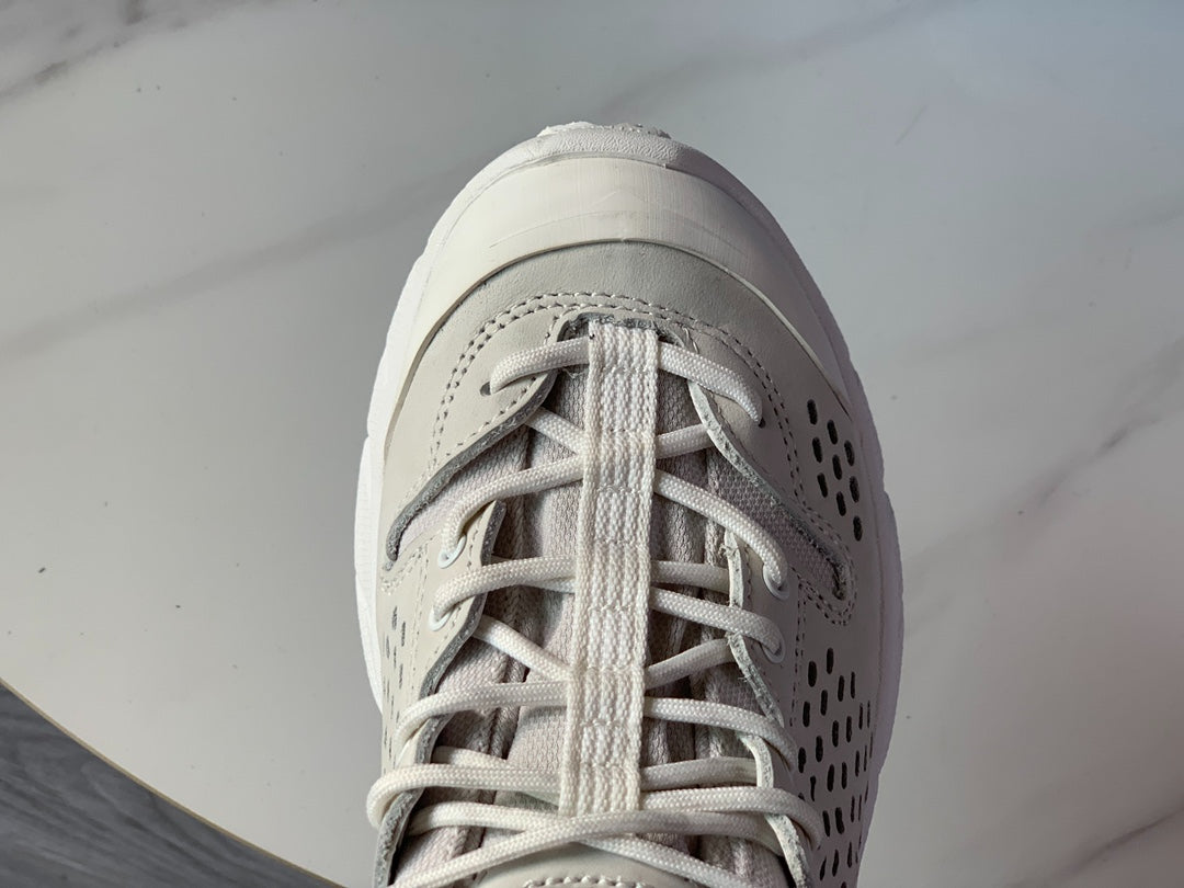 Hoka Ultra Low Gore-Tex Light Gray