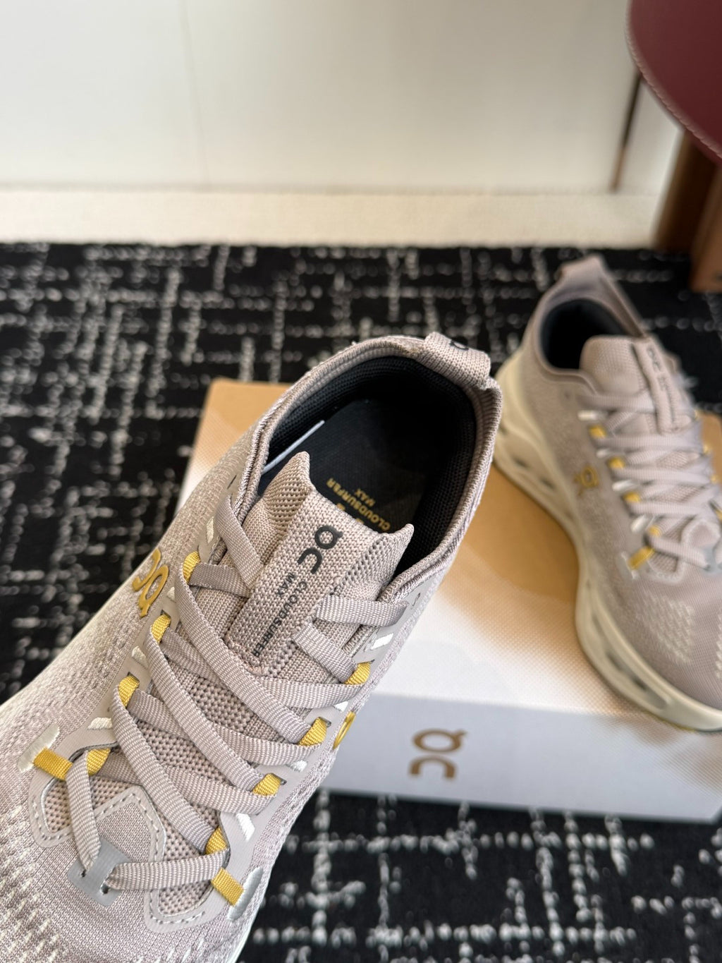 On Cloudtilt Unisex Sport Sneakers Light Grey Gold Accent White Hollow CloudTec Phase Midsole Road Running Shoes