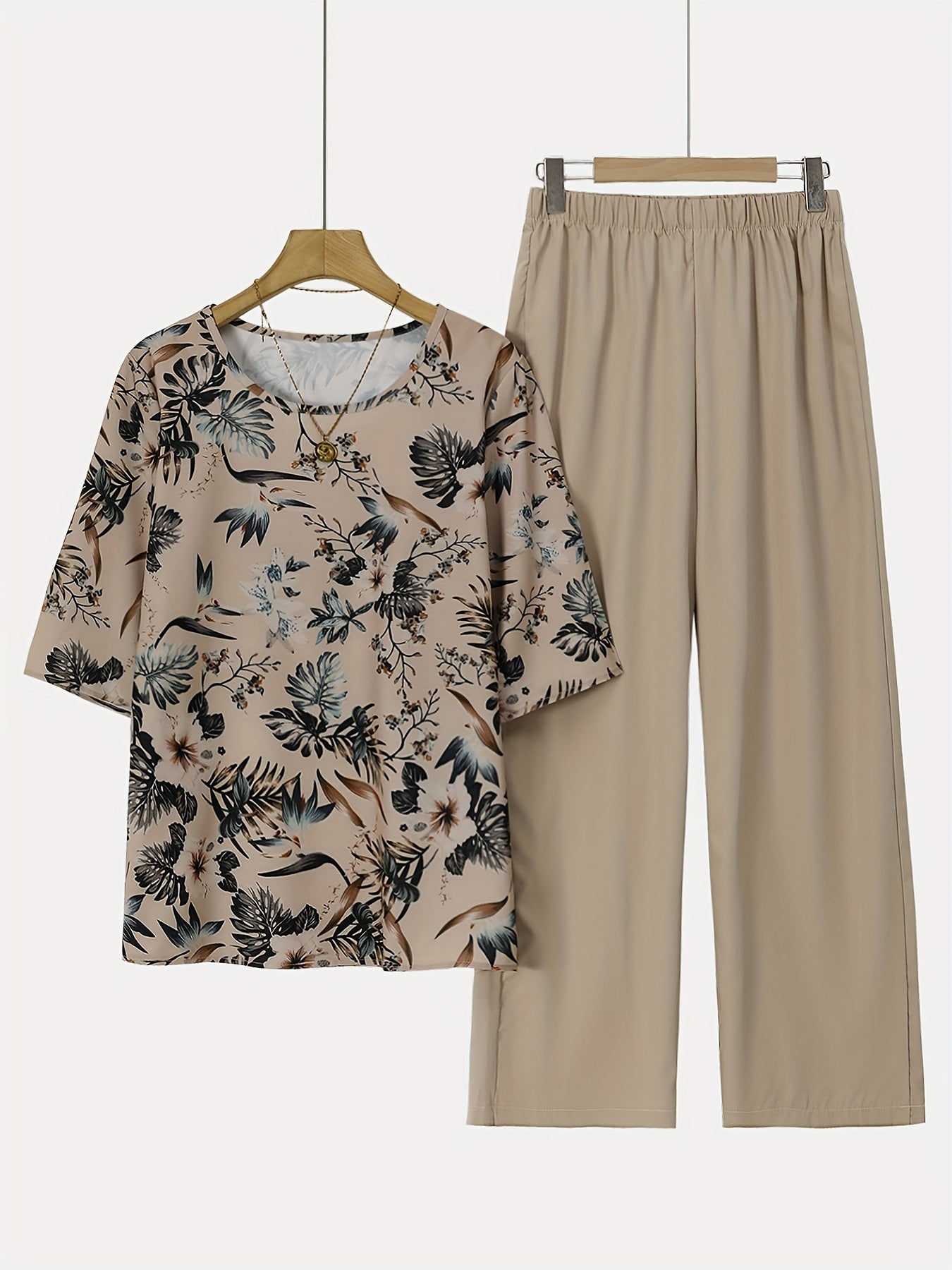 A Set Consisting of Two Women'S Floral Print Tops And Straight Casual Pants, Featuring an Elegant Round-Neck Short-Sleeve Top Paired with Solid Color Long Pants