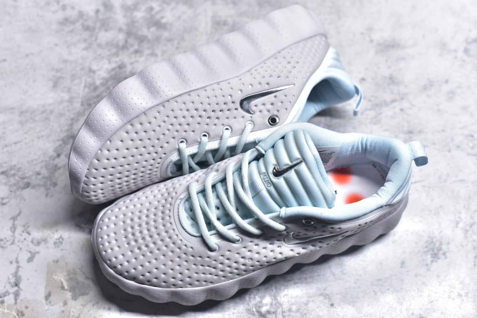 Nike WMNS Mind 002 "Light Blue/Metallic Silver"