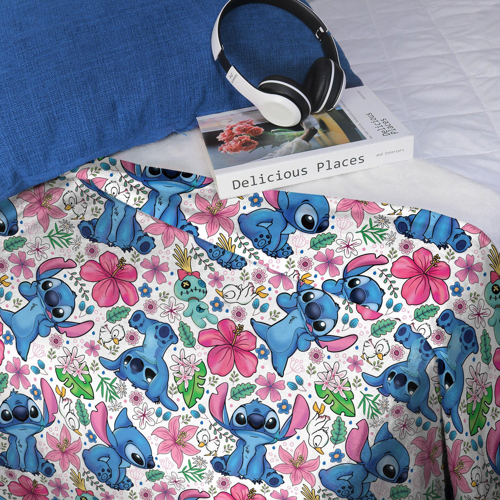 Stitch Tropical Fleece Blanket – Cute Hibiscus Throw for Kids & Fans – Soft Cozy Blanket Gift