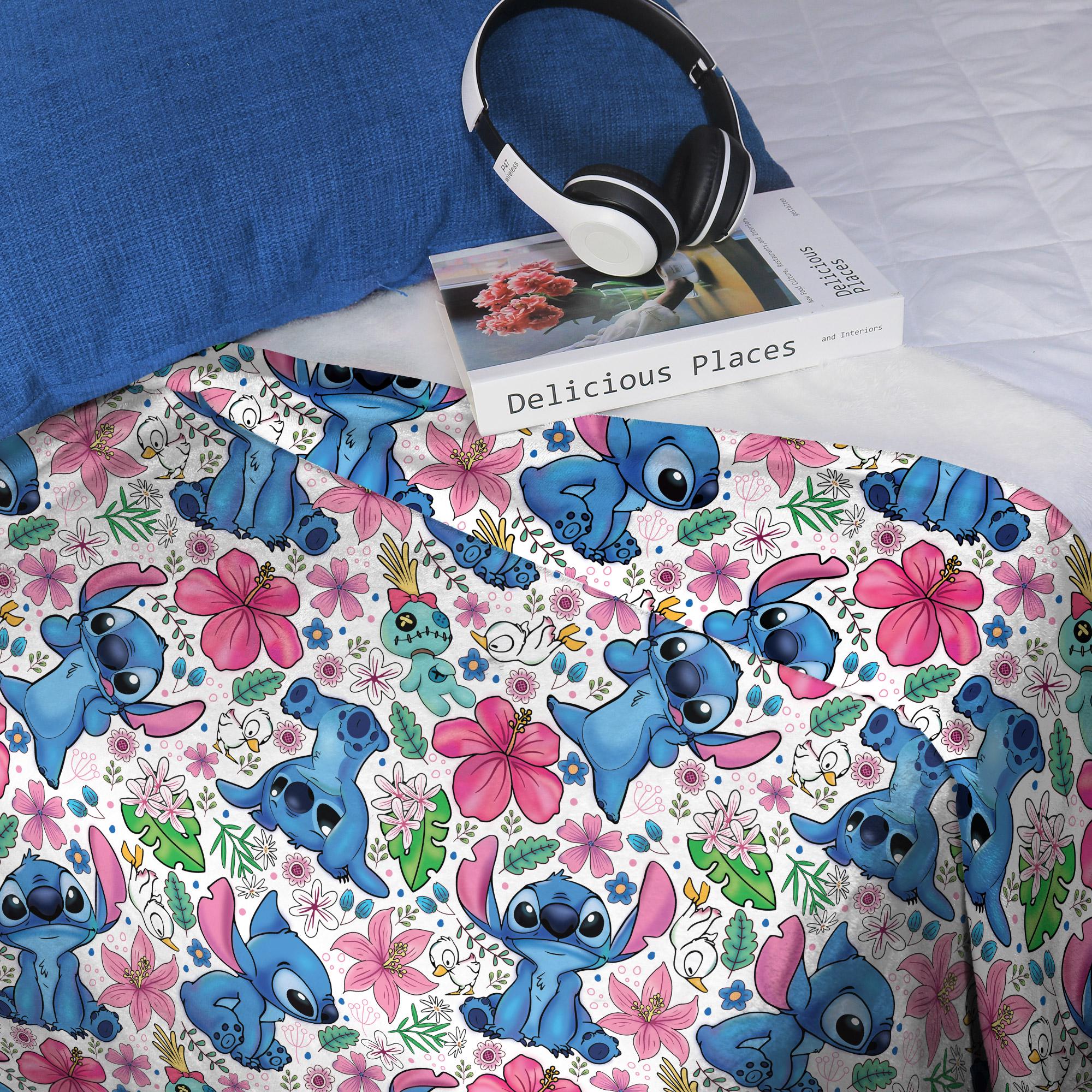 Stitch Tropical Fleece Blanket – Cute Hibiscus Throw for Kids & Fans – Soft Cozy Blanket Gift