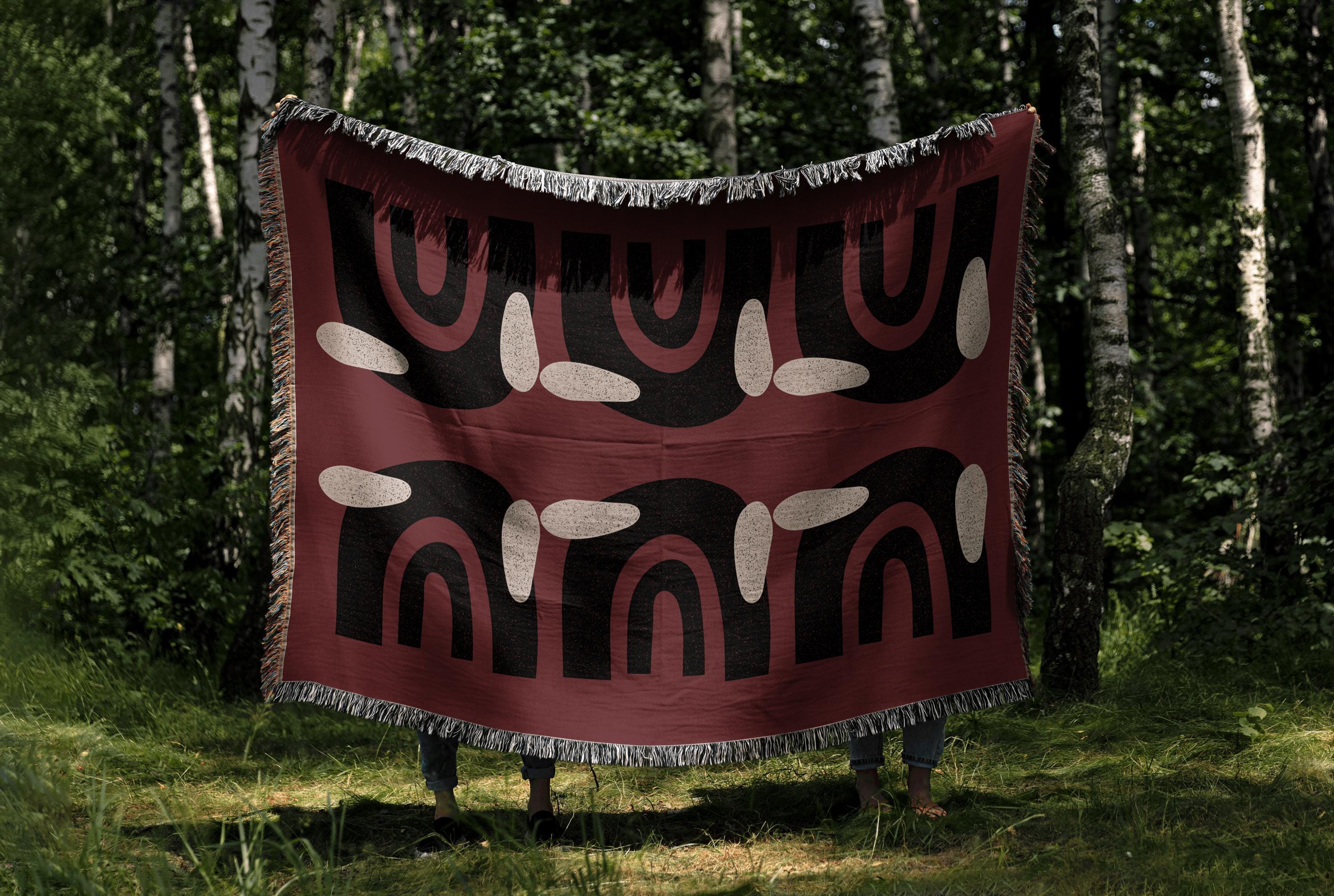 Retro Arch Woven Throw Blanket – Burgundy & Black Modernist