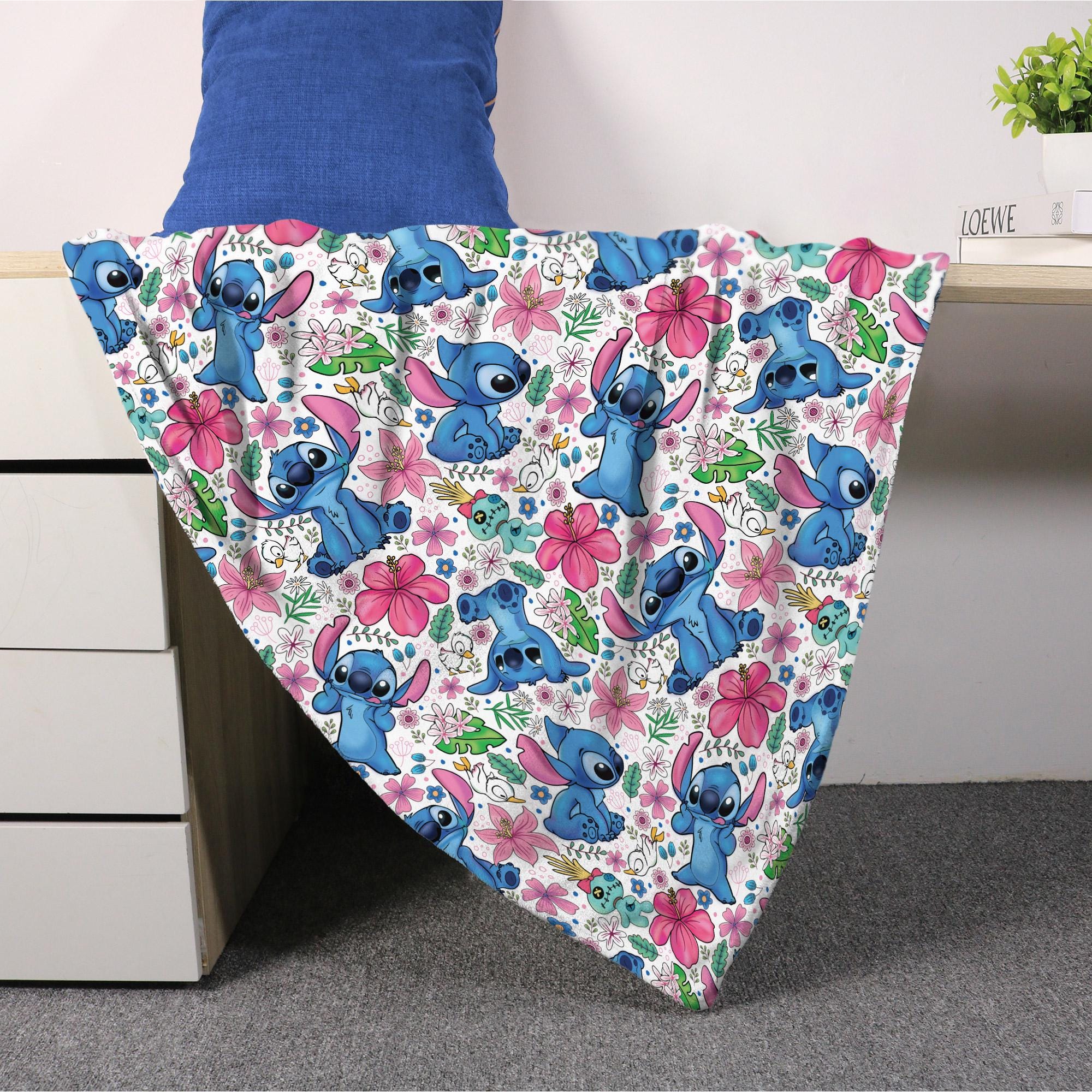Stitch Tropical Fleece Blanket – Cute Hibiscus Throw for Kids & Fans – Soft Cozy Blanket Gift