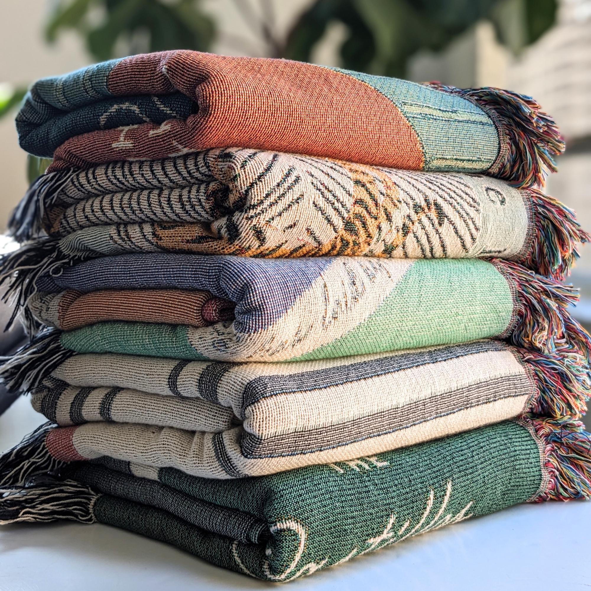 Custom Graduation Gift for High School Grad, Modern Checkered Woven Throw Blanket, Unique Keepsake for Class of 2026, Personalized Name